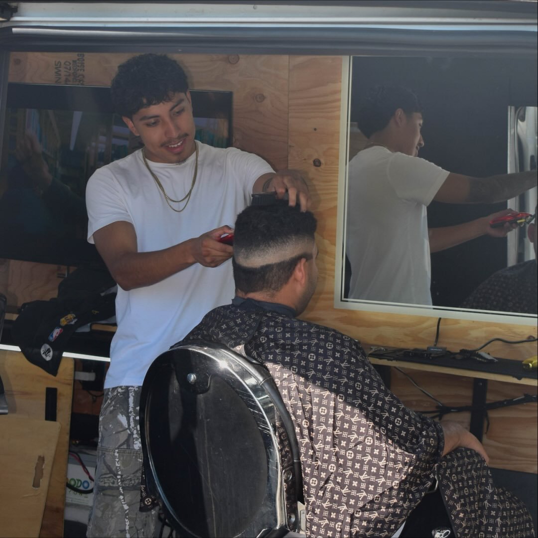 yayanoblendz, East LA barber